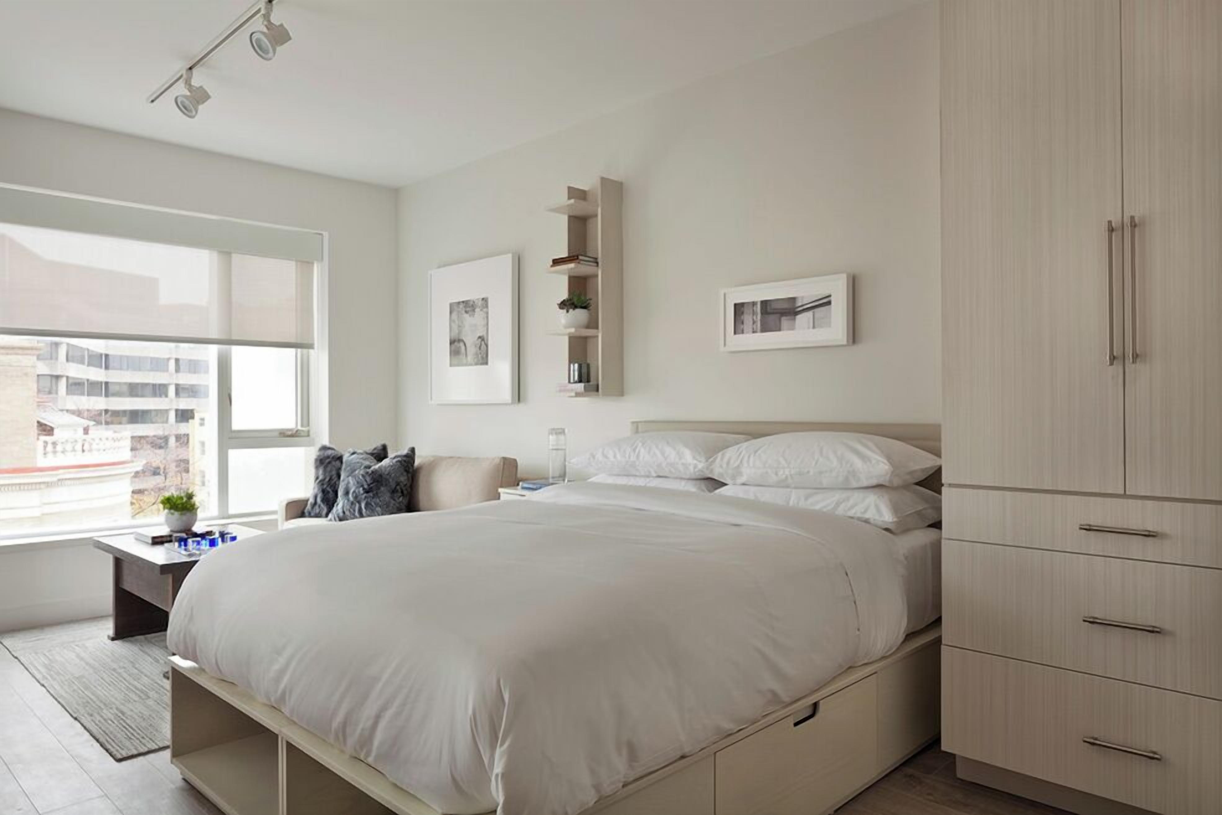 Quarto básico | Roupas de cama premium, cofres nos quartos, individualmente decorados