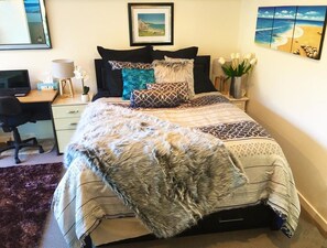 Chambre Deluxe double, accès à la piscine, vue sur la mer | Décor unique, ameublement unique, bureau, système d’insonorisation