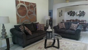 Hus, 6 soverom, privat basseng (4 Bathrooms - 2652OL) | Oppholdsrom | TV