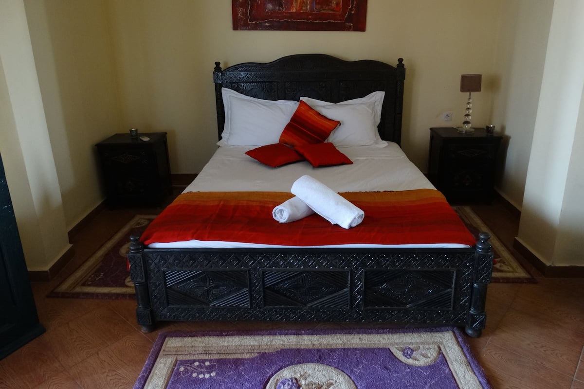 Habitación Deluxe, 1 cama matrimonial | Cortinas blackout, insonorización, wifi gratis y ropa de cama