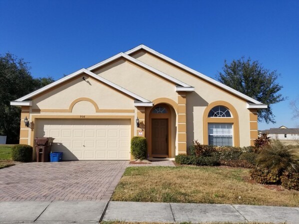 Property entrance - 4BR Marbella Pool Home by FVH (Davenport)