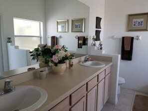 Bathroom - 4BR Marbella Pool Home by FVH (Davenport)