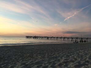 In Strandnähe, Liegestühle, Strandtücher