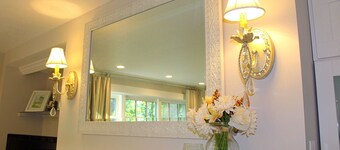 Charming cottage apartment, private, quiet and sparkling clean.  1 bedrm 1 bath.