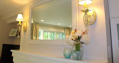 Charming cottage apartment, private, quiet and sparkling clean. 1 bedrm 1 bath.
