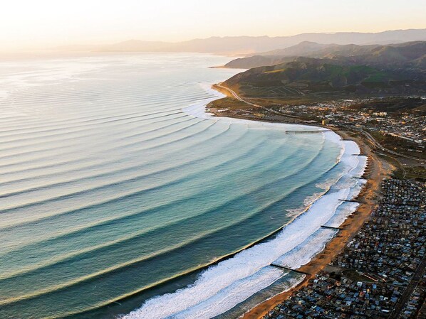 På stranden, liggestole, badehåndklæder