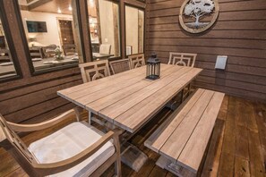 Outdoor dining