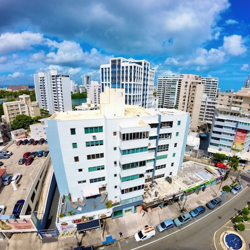 Modern 2BR Apartment Steps from La Concha & the Beach – Prime Condado