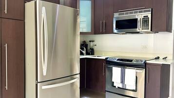 Fridge, microwave, oven, stovetop