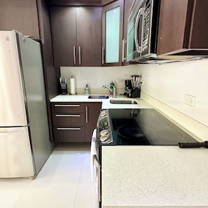 Fridge, microwave, oven, stovetop