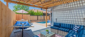 Private Heated POOL & Game Room by Fiesta Texas & Downtown