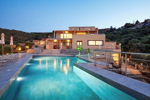 "Elia" apartment - 1 Bedroom Apt / Sea view /Shared Pool / Sleeps 4
