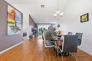 Dining - St Pete Vista Verde East 3-223 Spectacular Unit! (Isla Del Sol)