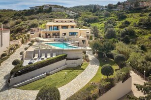 Exterior - "Oinos" apartment - 2 Bedroom deluxe Apt / Sea view /Shared Pool / Sleeps 5 (Malevizi)