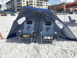 Am Strand, Liegestühle, Strandtücher