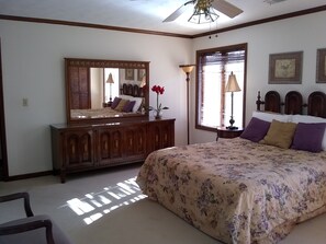 3 bedrooms, iron/ironing board, free WiFi, bed sheets