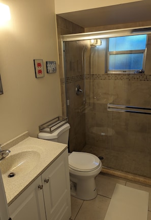 Combined shower/bathtub, hair dryer, towels, soap - Quiet neighborhood, short drive to the best of Treasure Coast! (Port St Lucie)