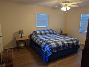 2 bedrooms, desk, iron/ironing board, free WiFi