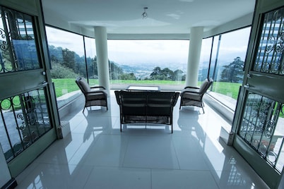 Mountain Home Overlooking The San Jose' Valley