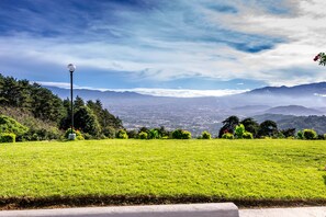 Property grounds - Mountain Home Overlooking The San Jose' Valley (Tarbaca)