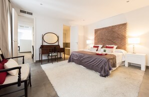 2 bedrooms, iron/ironing board, Internet, bed sheets - Stunning 2 Bed near Royal Palace! (Madrid)