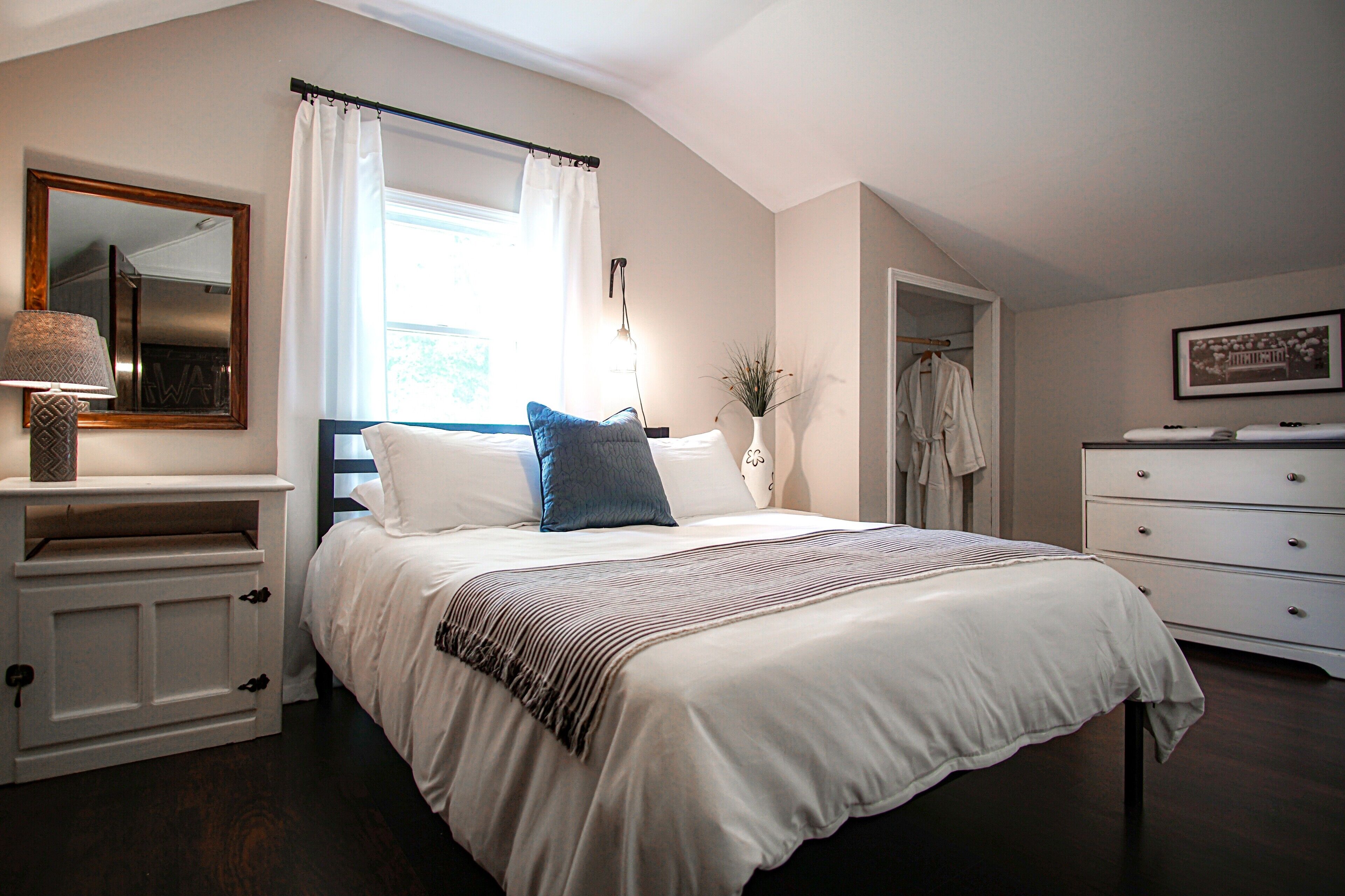 3 chambres, fer et planche à repasser, Wi-Fi, draps fournis