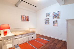 3 bedrooms, desk, iron/ironing board, free WiFi