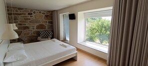 3 habitaciones, tabla de planchar con plancha y wifi gratis 