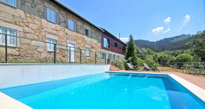 Villa avec piscine privĂ©e Ă proximitĂ© des GerĂȘs