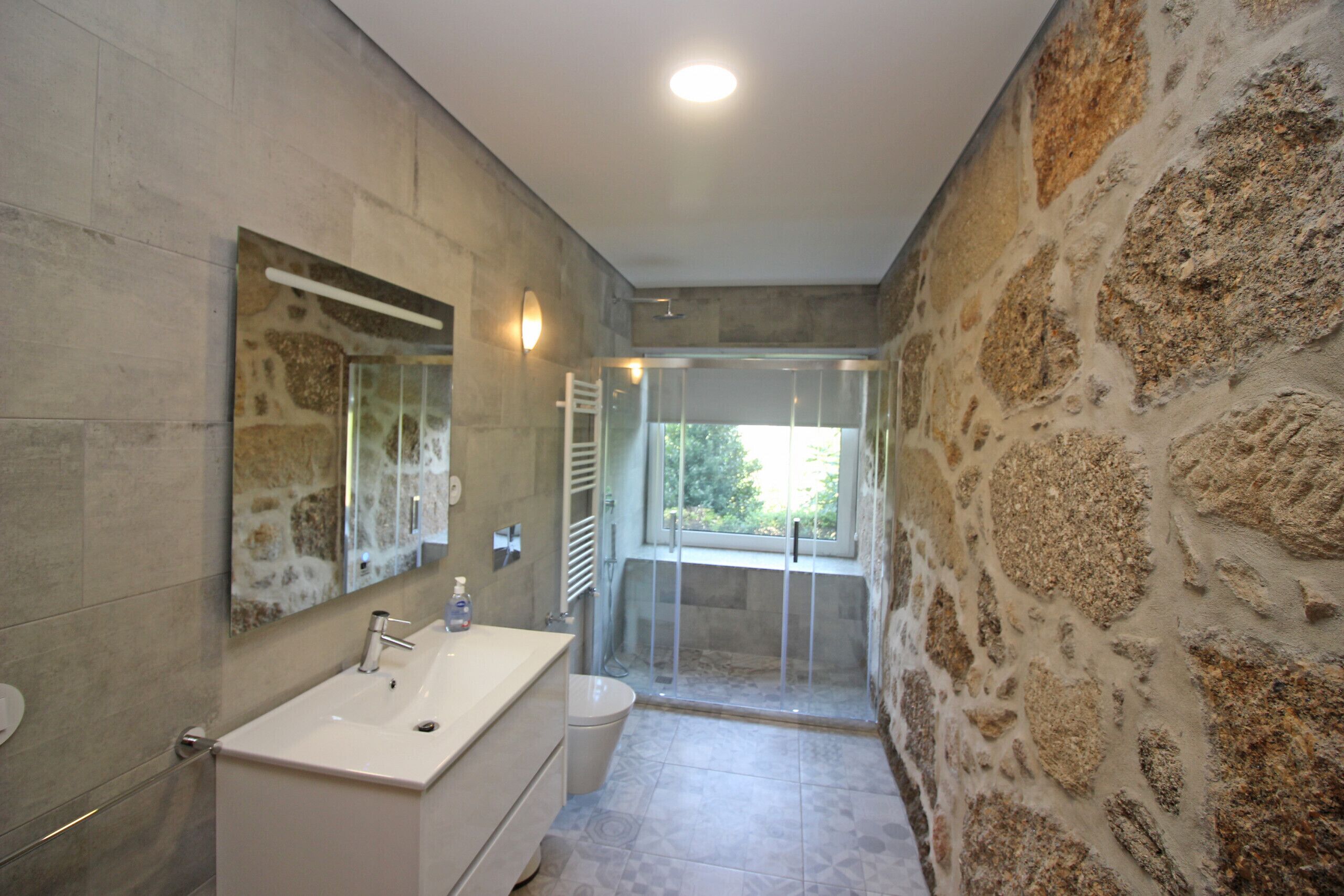 Douche, serviettes fournies