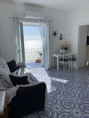 2 bedrooms, in-room safe, iron/ironing board, free WiFi