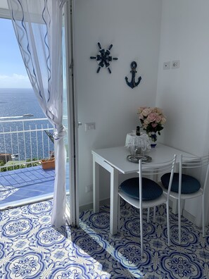 Dining - Casa Rosetta: A terrace on the sea paradise of the Amalfi Coast (Praiano)