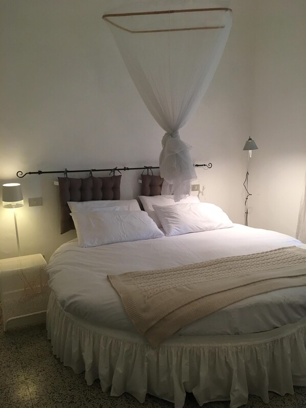 3 bedrooms, iron/ironing board, travel cot, free WiFi