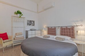 3 bedrooms, iron/ironing board, travel crib, free WiFi - Comfortable apartment in Old Town (Pisa)