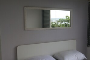 Panoramic Duplex | 2 bedrooms, memory foam beds, laptop workspace, blackout drapes - Pé na areia do Guarujá - Praia do Tombo (12F) (Guarujá)