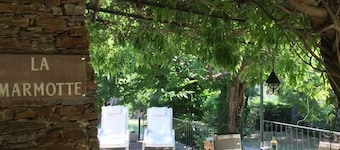 Pretty apartment with pool in stunning stone house in large quiet garden