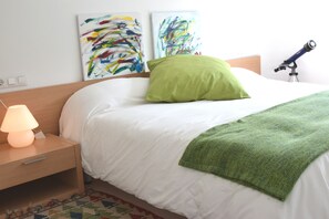 6 bedrooms, desk, iron/ironing board, free WiFi