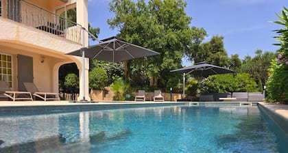 Luxus und komfortable Villa mit Panoramablick auf das Meer, 220m2, Pool, Südlage