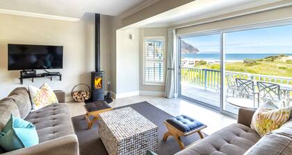 Cape Town Townhouse. Panoramic Sea & Mountain Views. Beach 50m. Spectacular!