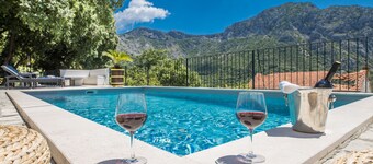 Vacation home in Zaostrog, private pool, heated, terrace, garden, sea view, barbecue, WiFi