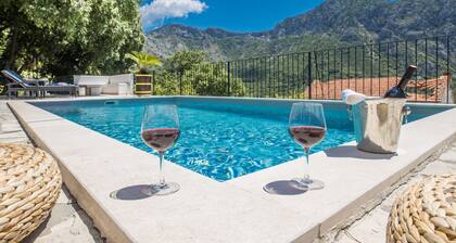 Ferienhaus in Zaostrog,privat Pool,beheizt,Terrasse,Garten,Meerblick,Grill, WiFi