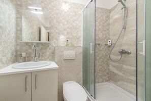 تجهيزات دش، مجففات شعر، مناشف، صابون