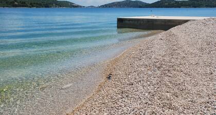 Villa Danica - Studio Apartment mit direktem Blick aufs Meer, 4 Sterne