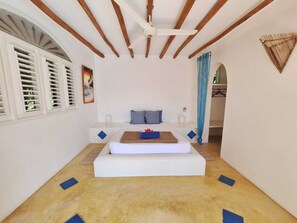 3 habitaciones, tabla de planchar con plancha y cuna de viaje 