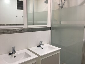 Hair dryer, towels, toilet paper - Alicante center, beach and lively area Wifi Air-conditioning (Alacant)