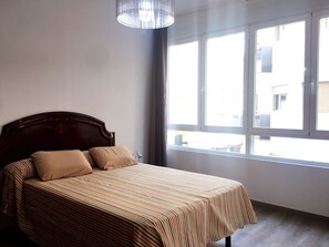 2 bedrooms, iron/ironing board, WiFi, bed sheets - Alicante center, beach and lively area Wifi Air-conditioning (Alacant)