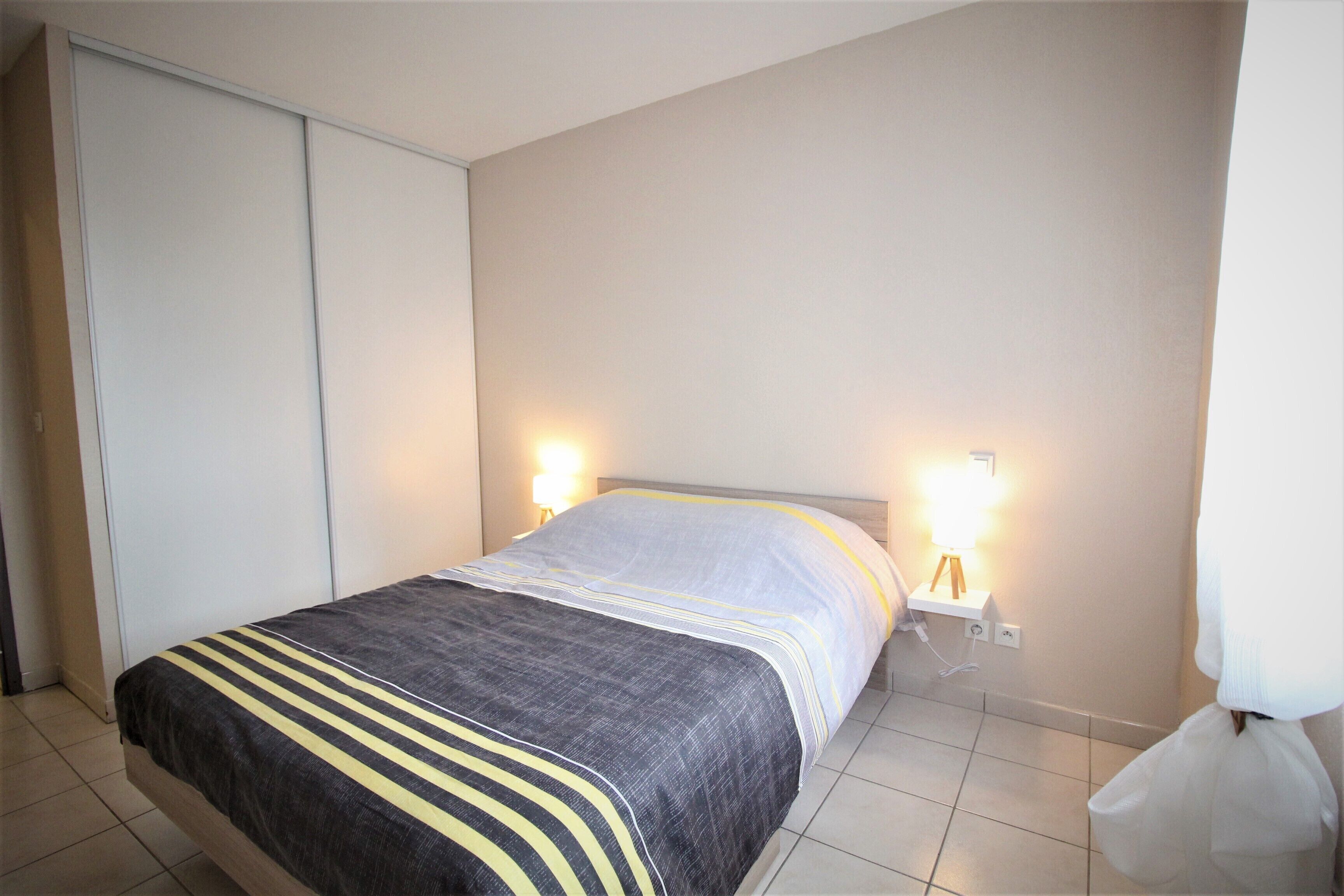 1 chambre, fer et planche à repasser, lit parapluie, Wi-Fi gratuit