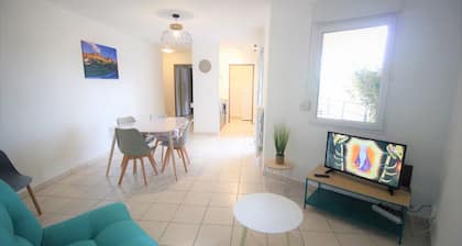 Quiet Apartment, Parking, Térasse, Lift, WIFI, Coffee.