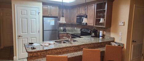 Frigorífic, microones, forn i placa de cuina