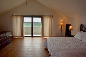 3 bedrooms, in-room safe, desk, iron/ironing board